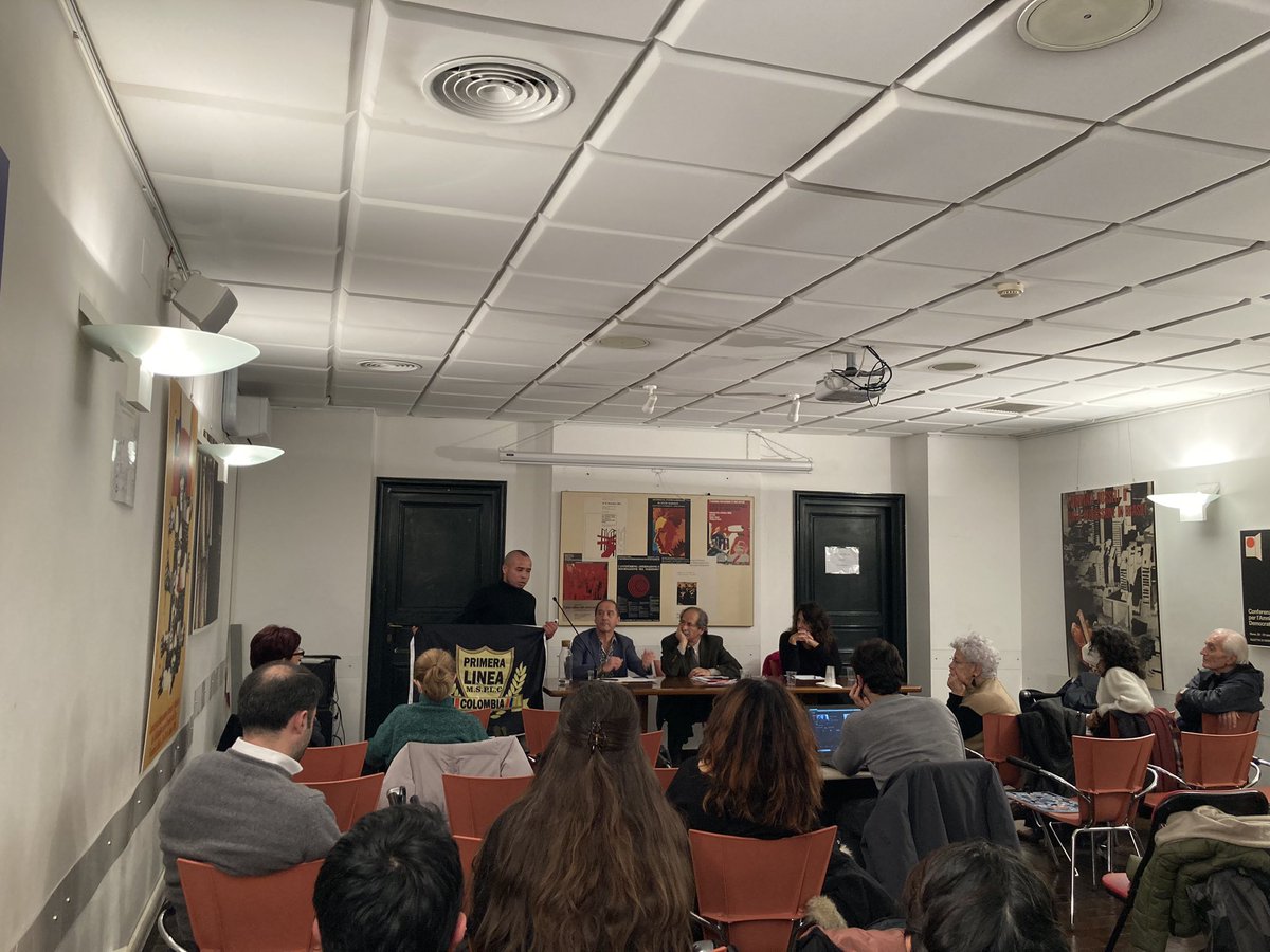 FlaviaFama82's tweet photo. La pace è un percorso. La verità è una cura. È stata una grande emozione ascoltare e incontrare Carlos Beristain della Comisión de la Verdad #Colombia #memoriaeimpegno #InformeFinal @ItaliaCev @ComisionVerdadC @morsolin1 @fondazionebasso https://t.co/9E8eFntZZb