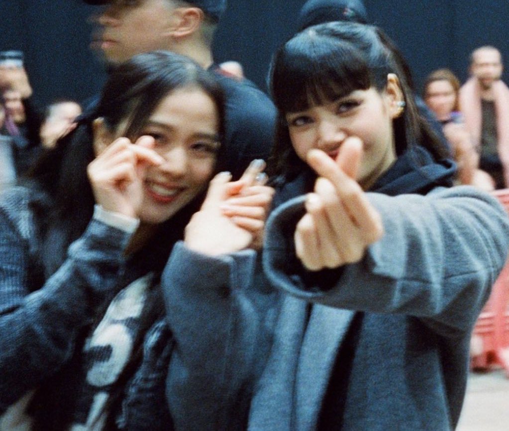 Agliyorm annecim ಥ‿ಥ