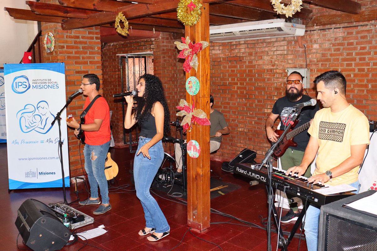 GRAN CELEBRACIÓN DE DESPEDIDA DEL AÑO DEL IPS 

Con un masivo acompañamiento del personal del Instituto de Previsión Social de Misiones se realizó hoy un festejo para cerrar este 2.022 en el que se agregaron importantes prestaciones y servicios para los afiliados.