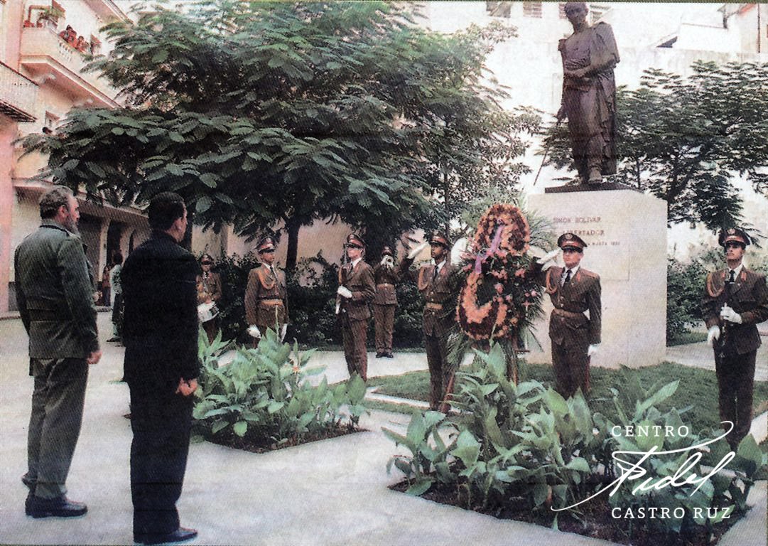 centrofidel's tweet photo. #Fidel:"Tengo muy presente y lo he tenido toda mi vida, que #Bolívar fue el hombre a quien más admiró José Martí. Bolívar, Venezuela y su pueblo fueron siempre lo que más admiraron los cubanos, sus hazañas inspiraron siempre mis sueños de revolucionario latinoamericano y cubano". https://t.co/oXLSWsPtPP