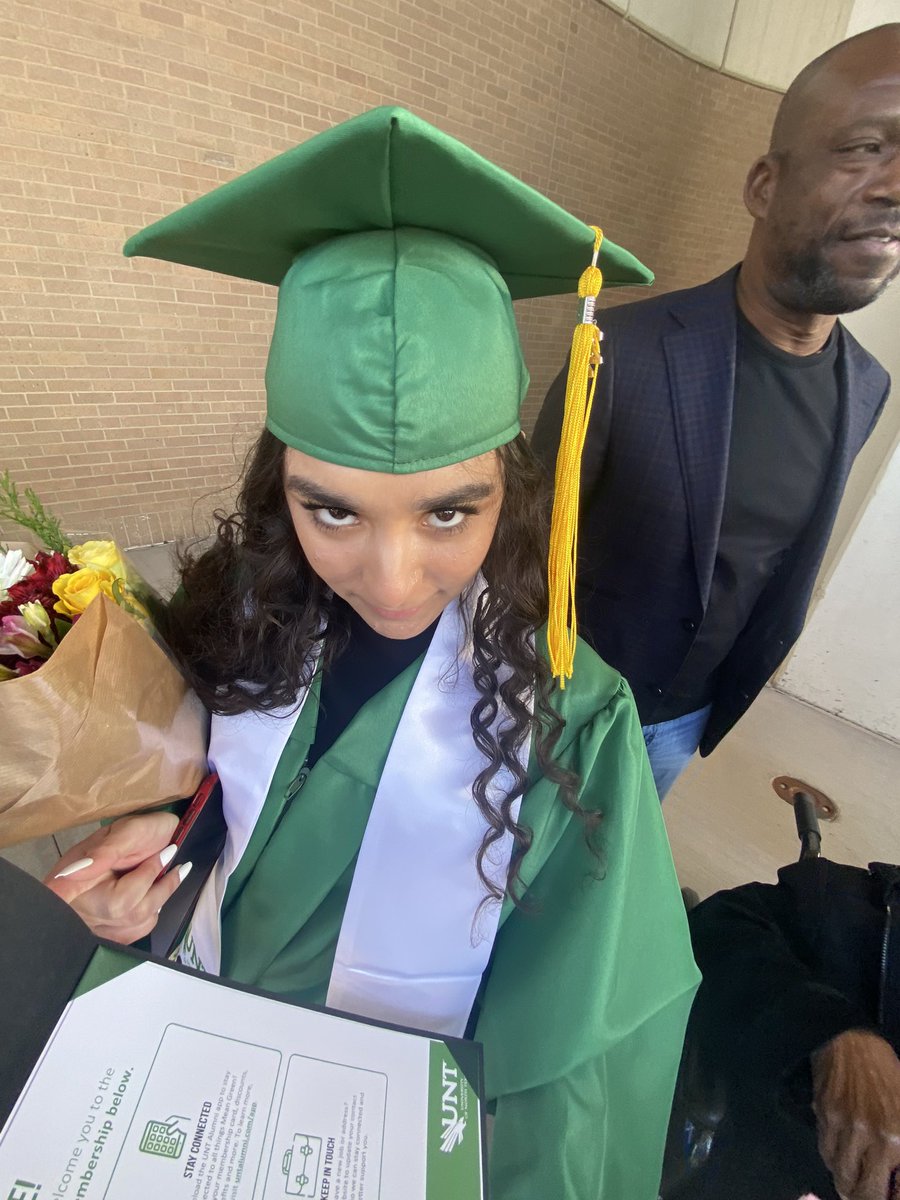 alysaperkinss's tweet photo. it’s that graduate glow baby!!!! #unt22 https://t.co/XNmwGcX2Uv
