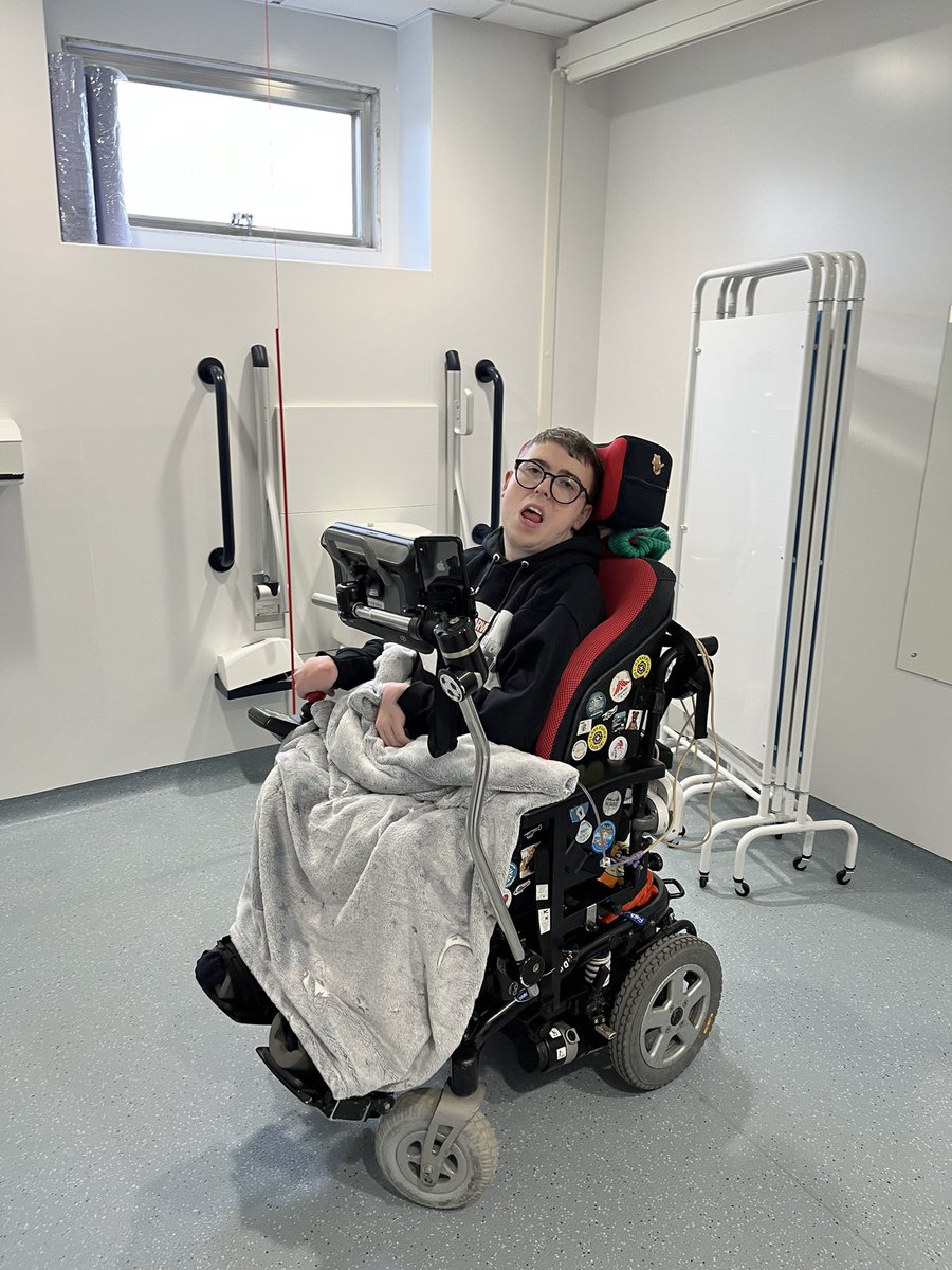 I been In hospital few nights for full m.o.t I glad to be home huge shoutout to  my mum and dad stay with me and the nurses on ward 20  my babies blu and jewel <a href="/kate_atherton12/">Kate Atherton</a> <a href="/LancsHospitals/">Chorley & Royal Preston</a> on my whiteboard what matters to me on my budgies Marvel  my good friend paddy