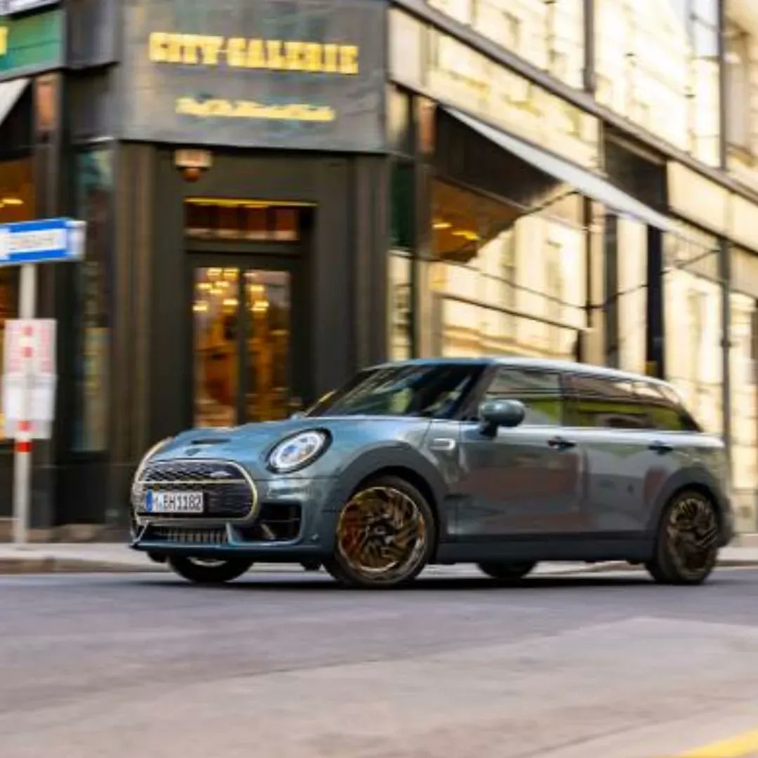 NorthShore_MINI's tweet image. Our chic craftsmanship is taken to the next level with the MINI Untold. But this elegant dynamo has an unexpected edge too. Its confident design aesthetic dazzles with a statement Sage Green body colour, refined brass detailing and unique roof: buff.ly/3zjaoKJ #MINIUntold