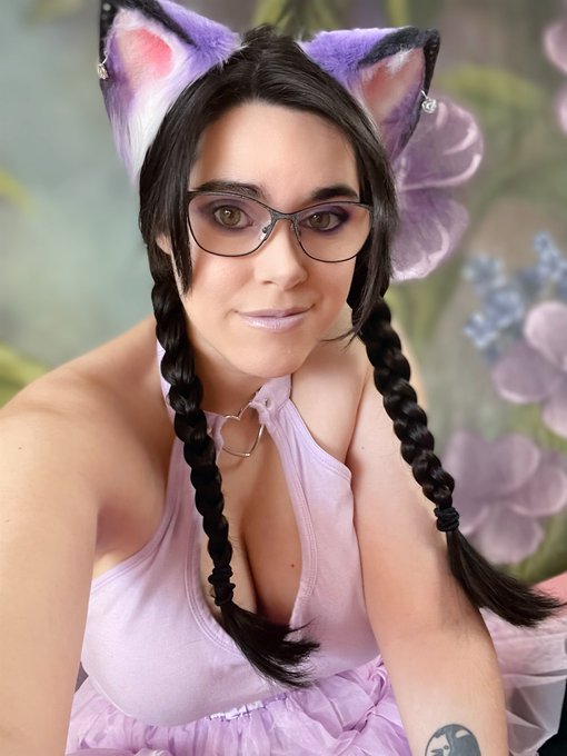 Photoshoot day! 🥳 https://t.co/y3UbiClHwv<a href="/tag/soon"class="tags"><span>#soon</span></a>