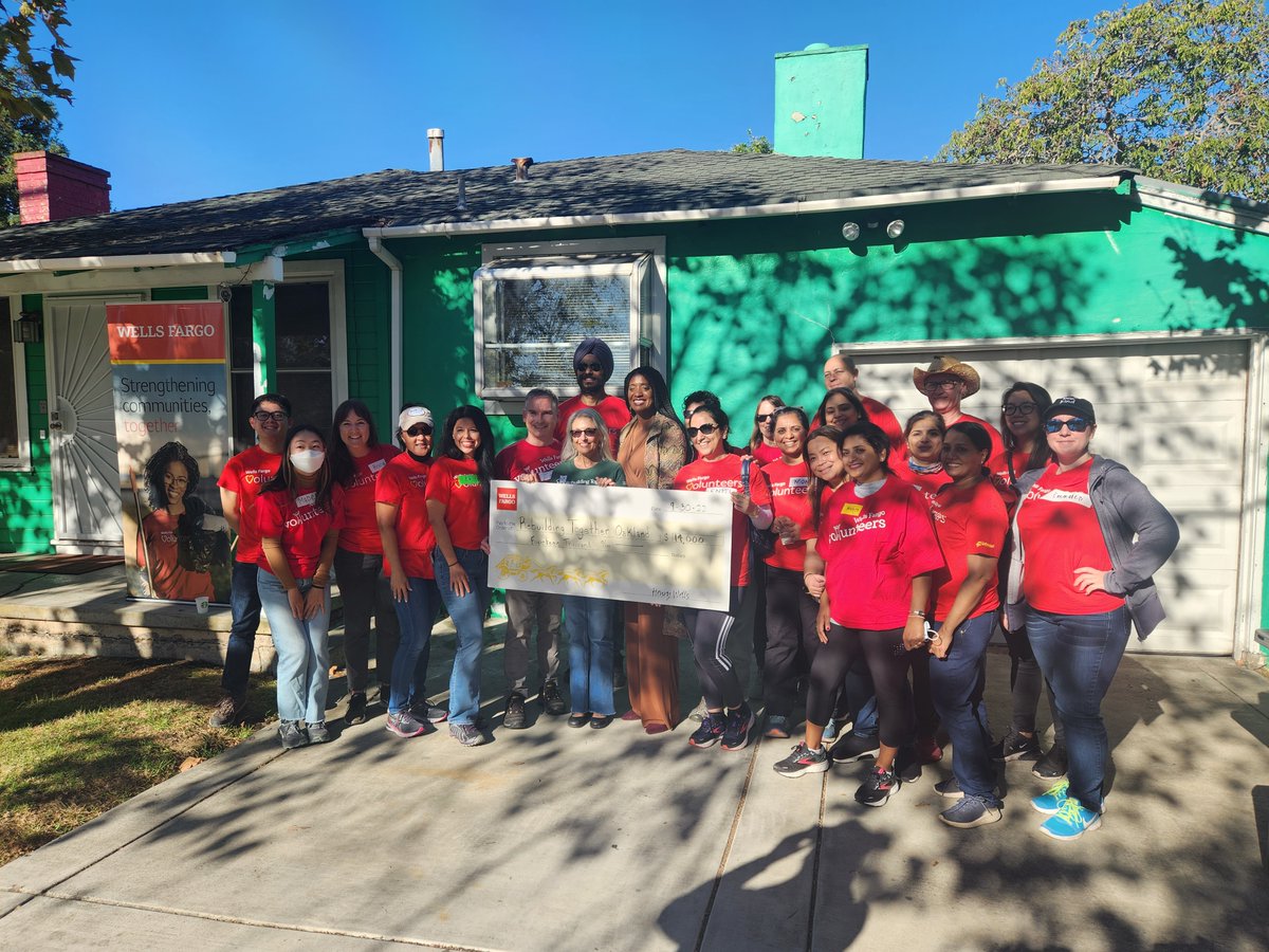 RTOakland's tweet photo. We love our collaboration with @WellsFargo volunteers. Together we painted a house, built a new fence, provided new flooring and a security door to make the home safer, and installed handrails, grab bars and other safety features. #WellsFargoBuilds #WeAreRebuilders https://t.co/RGwk4DFMiX