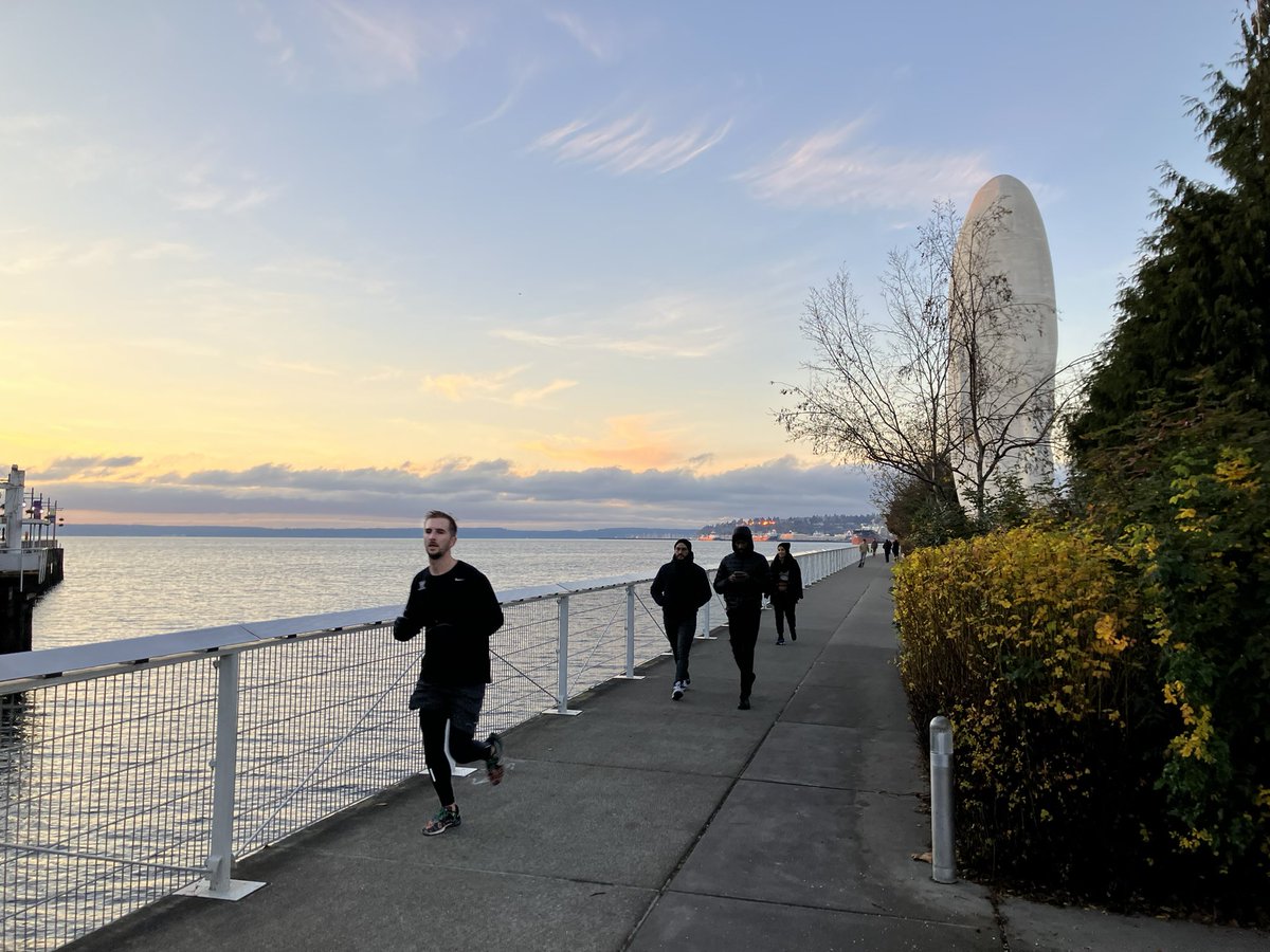 GordonOfSeattle's tweet photo. Our downtown waterfront deserves a continuous and family-friendly trail! Right now there is a gap between Pier 62 and the Elliot Bay Trail. Met with some volunteers this afternoon to discuss how we can #UngapTheMap here. Let me know if you want to get involved https://t.co/Dx010Zfc3N
