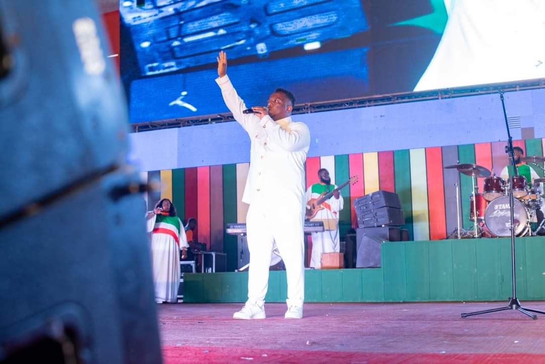 EmemIsongQota's tweet photo. Recieve The Victory for 2023. Eben was here at #AKCAROLSFEST2022 https://t.co/SNA8oody9J
