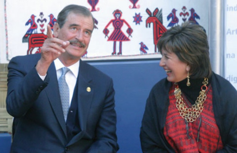 cogitoergosum68's tweet photo. Si trabajó con Vicente,
sabemos qué mal le aqueja:
"pendece usted muy pareja"
ya sentó un mal #precedente.
Su futuro es su "#precente",
ni quién atienda su queja,
#botarga #babosa y vieja,
pretextos ¡por Dios! no invente.
Que nos la eduque la #CNTE
¡y le quite lo #p_ndeja! https://t.co/HxtqR2tqxY