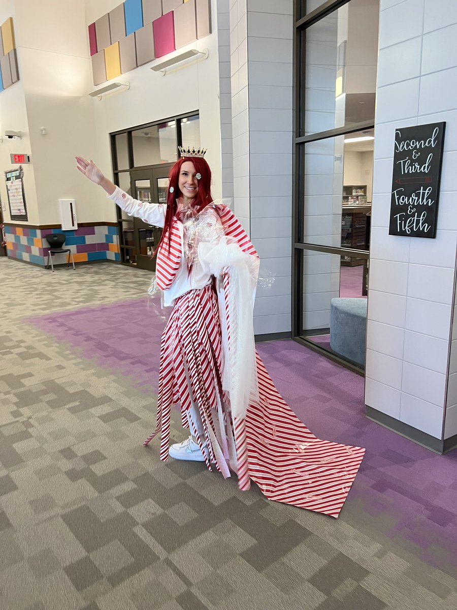stephspaits's tweet photo. The winter pageant winner is….. SPED @VaughnElemFISD @frisco_sped #spedteam #wearecompetitive #VaughnSpEd #fisdmadetoshine #peppermintbride @johnsonsjoys @BroachTomisha https://t.co/dJtjS4DAA5