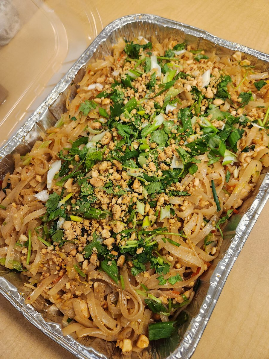 LauraLeeNews's tweet photo. If you know me, you know I love to cook and to feed my people. Every year I bring a #veryasian dish to share with the newsroom during the holidays. After 12 years here @ABC6NEWS year after year, my Chicken Pad Thai is requested. This year, the tradition continues. #Hmongfood https://t.co/vAVmvRWAYf