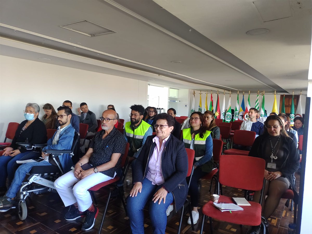 FORPO's tweet photo. Pensando en potenciar las capacidades de nuestro personal, invitamos a Andrés Lasso, experto en liderazgo y mindfulness para que aplicara su programa de autogestión y enfoque denominado «Busca en tu interior». https://t.co/E3qzo9ABGl