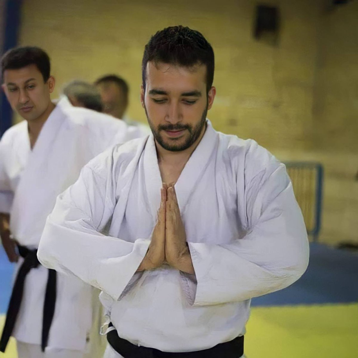 #صالح_میرهاشمی رزمی‌کار، ۲۶آبان در خانه اصفهان بازداشت شد.
در این مدت از حق تماس و ملاقات محروم بوده است
جانش در خطر است 
صدایش باشیم
#مهسا_امینی