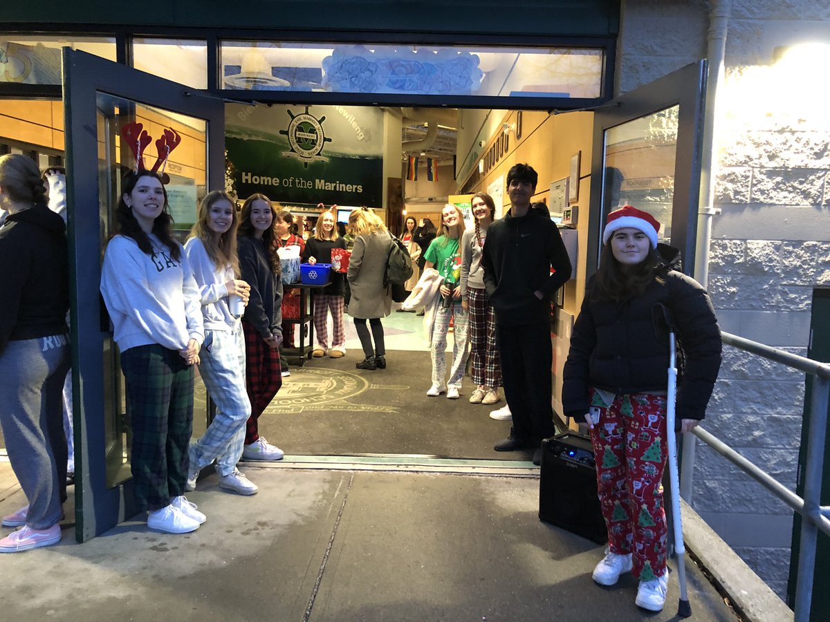 EarlMarriottSec's tweet photo. Happy holidays to everyone from EMS #santabreakfast #marinerpride #ems2022 https://t.co/GGxGah2aX4