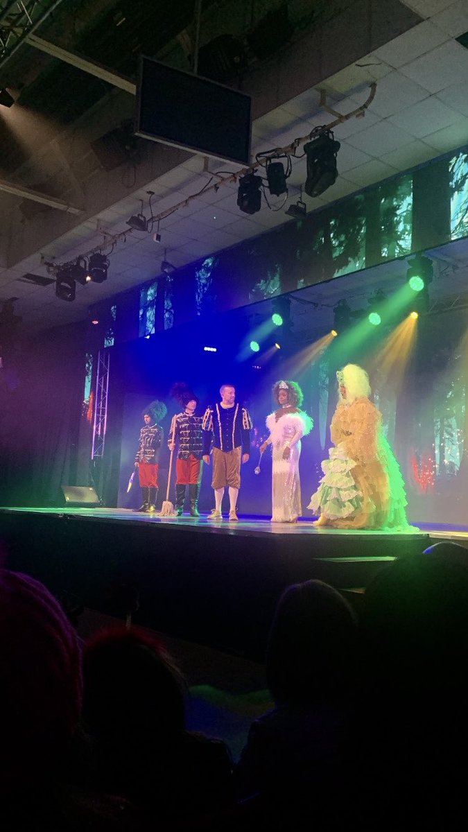 Great night at the Snow White panto tonight ⁦⁦@NationalStad⁩. Well done Alan, ⁦⁦⁦@karlbroderick⁩, ⁦⁦⁦@ItsPaulRyder⁩ and ⁦@Pamela_Uba and a surprise appearance by ⁦@MartyMorrisey⁩ of course!