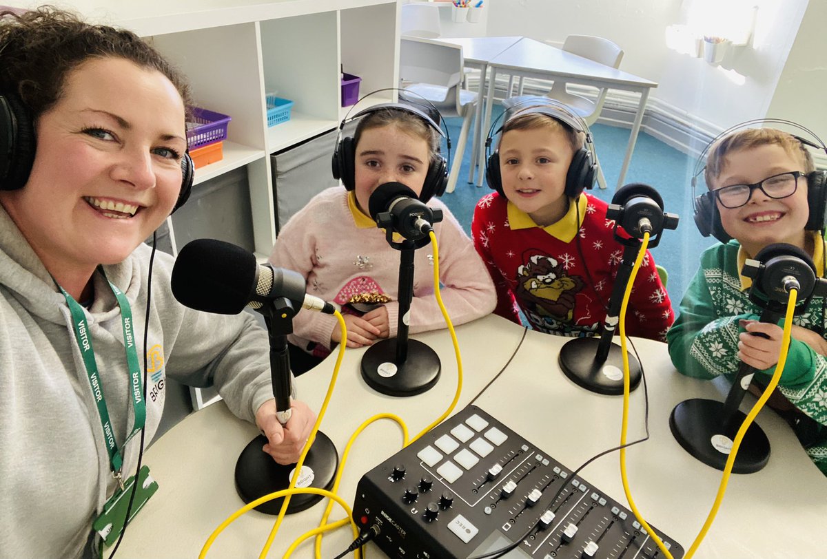 BrightLeadLaura's tweet photo. Oh you know, just a spot of podcasting with the awesome School Council @fernsacademy 💥 

#StetchZone ⚡️
#LeadershipCommunity 👥
#BrightLeaders 💡 https://t.co/2RTfmQQPKO