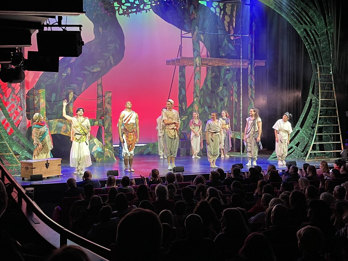 IanCheeseman's tweet photo. Another enjoyable evening at @the_lowry watching @ClausMusicalUK - original, great music, lots of heart and @Jazzevansactor with a wonderful performance as King Awgwa - it’s on throughout the festive series and highly recommended https://t.co/l20bxLdOG7