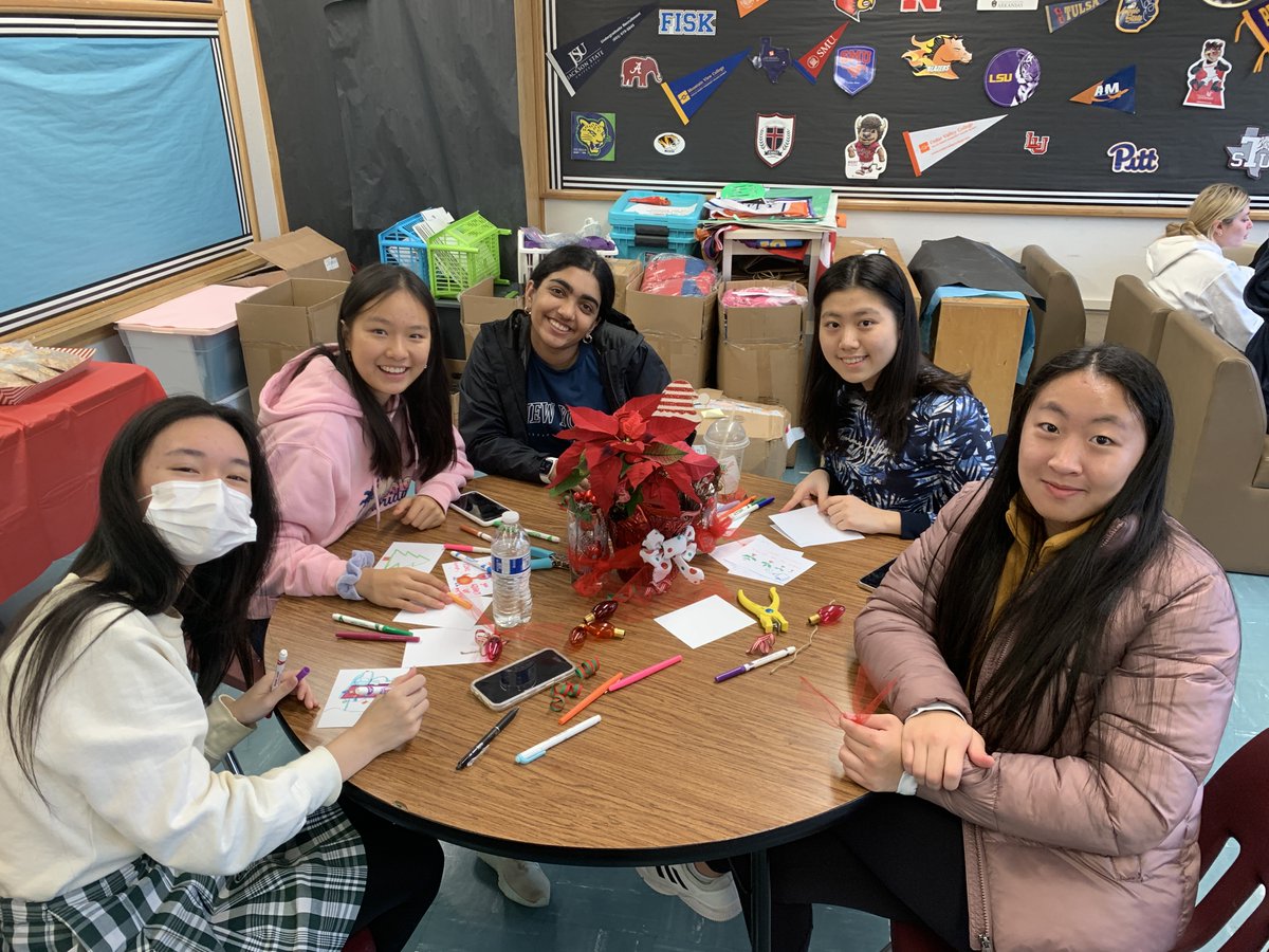 unitedtolearn's tweet photo. Thank you @cochran_schools leadership for welcoming us and thank you Hockaday student volunteers for spreading such joy this holiday season!
#unitedtolearn @dallasschools #hockaday #dallasisd #U2LSchools #u2lvolunteers #ccd2023 #u2lccd #u2llovesdallasisd #u2lteencorps https://t.co/sGNVNmEZmT