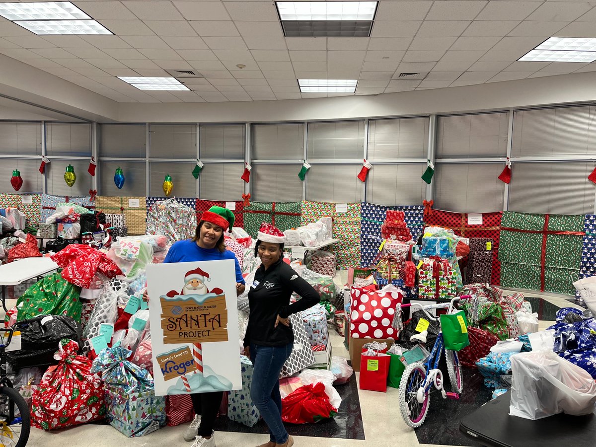 bgcghouston's tweet photo. We want to extend a special thank you to @krogerco President Laura Gump and the @krogerco team for not only sponsoring our 2022 Santa Project but also sponsoring our Club members. 
Thank you for doing whatever it takes to build great futures! #santaproject https://t.co/11JblpQALm