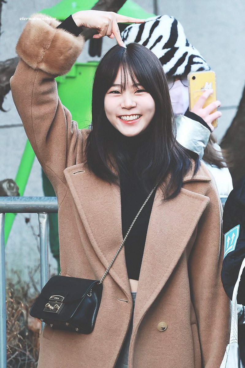 haetsalsy's tweet photo. 221202 뮤직뱅크 카라 한승연 출근 4P
체리피스 🍒🐹
#KARA #카라 #MOVE_AGAIN #WHEN_I_MOVE #WhenIMove1stWin #한승연 #ハンスンヨン #HANSEUNGYEON @fateflysy https://t.co/9fggmyedo1