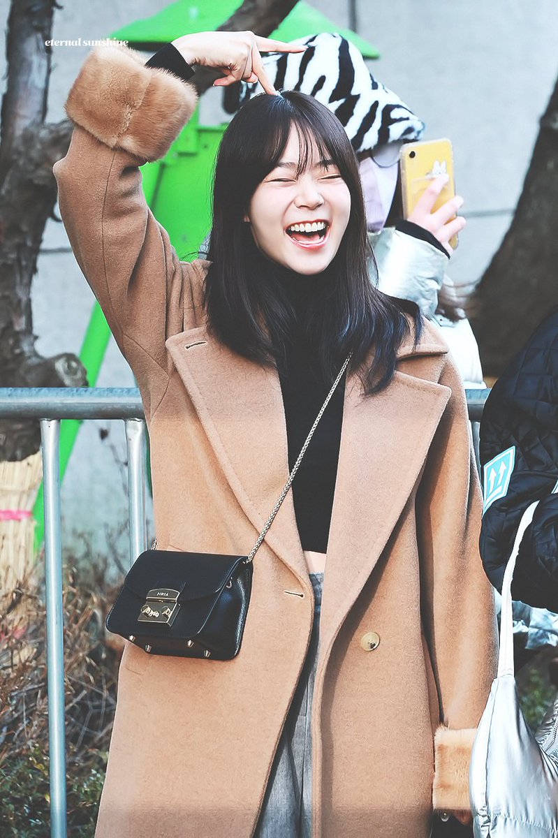 haetsalsy's tweet photo. 221202 뮤직뱅크 카라 한승연 출근 4P
체리피스 🍒🐹
#KARA #카라 #MOVE_AGAIN #WHEN_I_MOVE #WhenIMove1stWin #한승연 #ハンスンヨン #HANSEUNGYEON @fateflysy https://t.co/9fggmyedo1