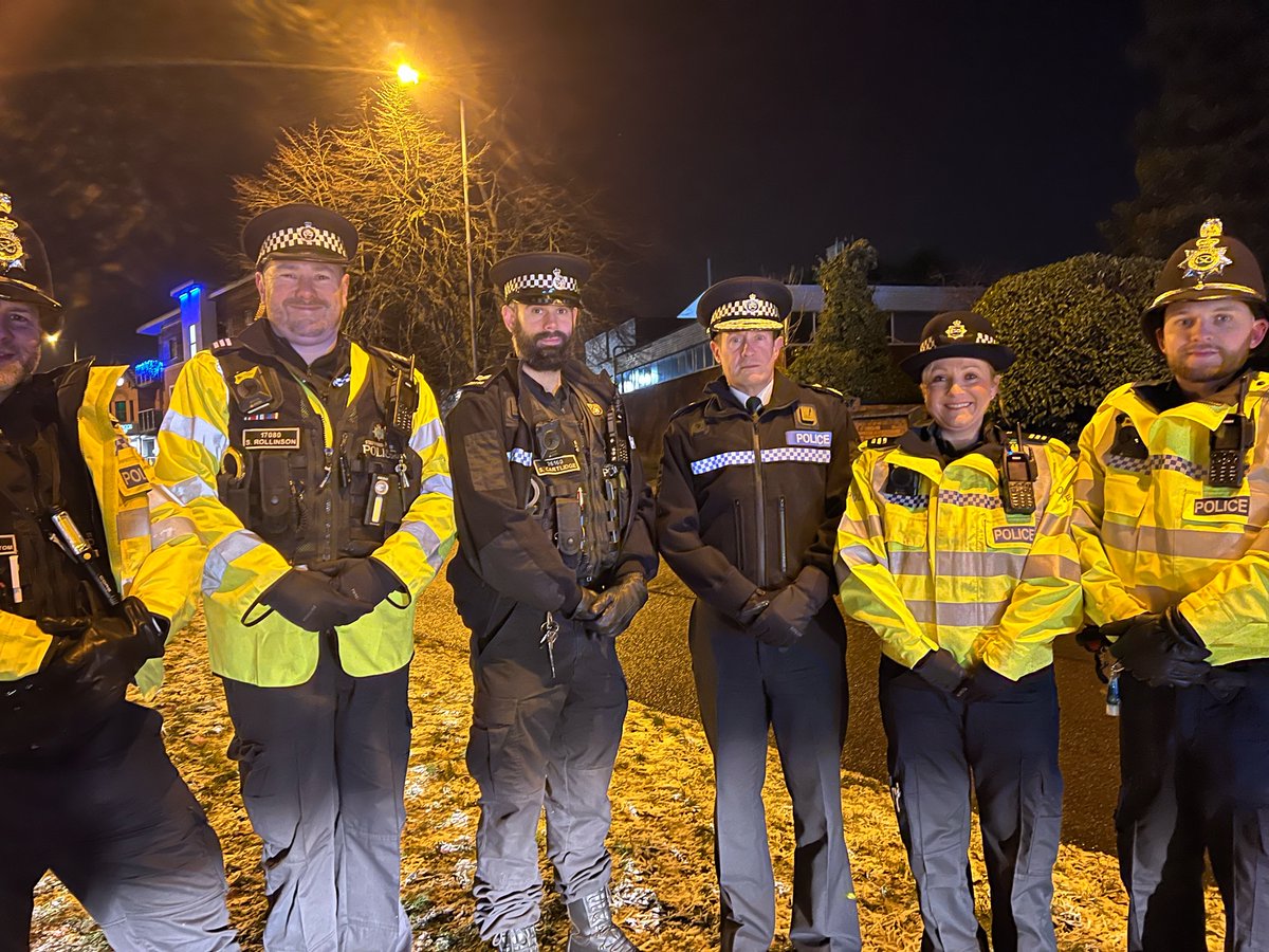 SC’s from @CannockPolice & @SStaffsPolice were joined by @CannockChaseDC Licensing Officers for a joint operation focusing on #DrinkOrDrive and #GetHomeSafe Taxi checks. Great to see @StaffsPoliceCC who paid us a visit too.