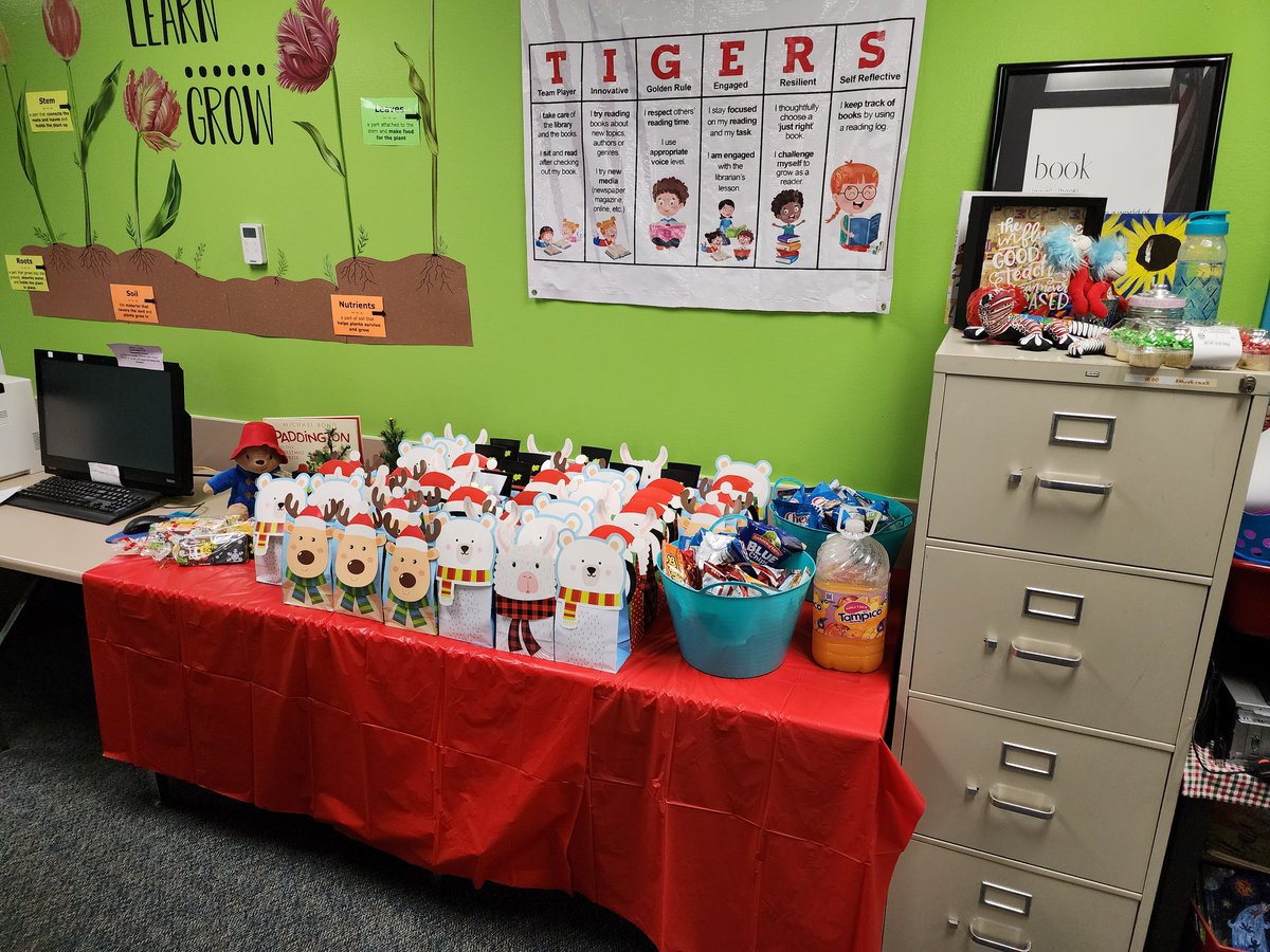 Gifts of gratitude to all our Epps hard working staff. Mrs. Jones and I had a great 3 weeks showing how much we appreciate  the hard working teachers and staff. Thank you for all you do. <a href="/EppsIslandKISD/">Epps Island</a>