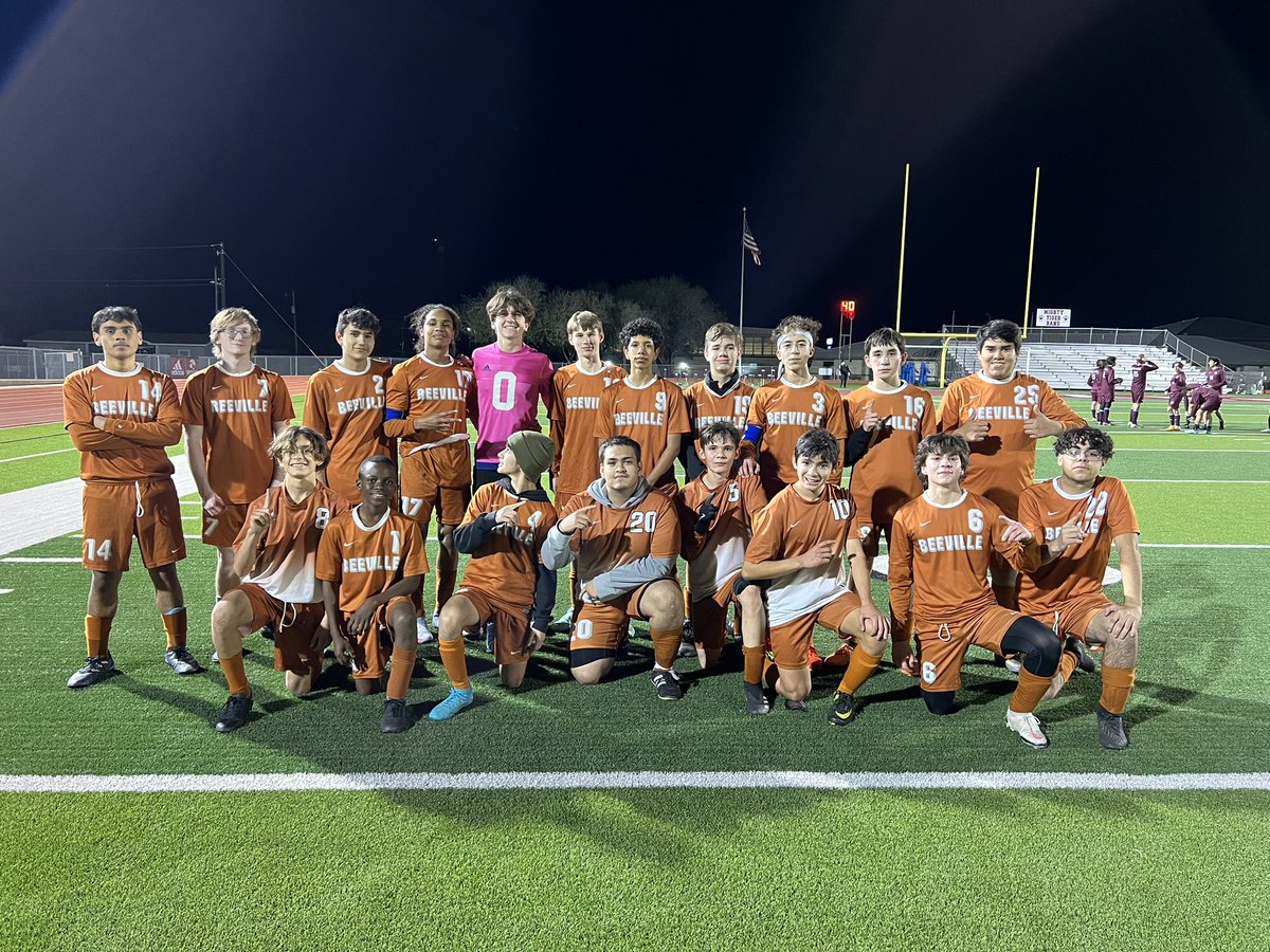 bisd_athletics's tweet photo. Our JV soccer team captured a win last night against Floresville! Go Trojans Go‼️
#BISDElevate 
#BeeInSpireD 
#WeAreBISD
#BEEtheWHY https://t.co/L4TgLhur1S