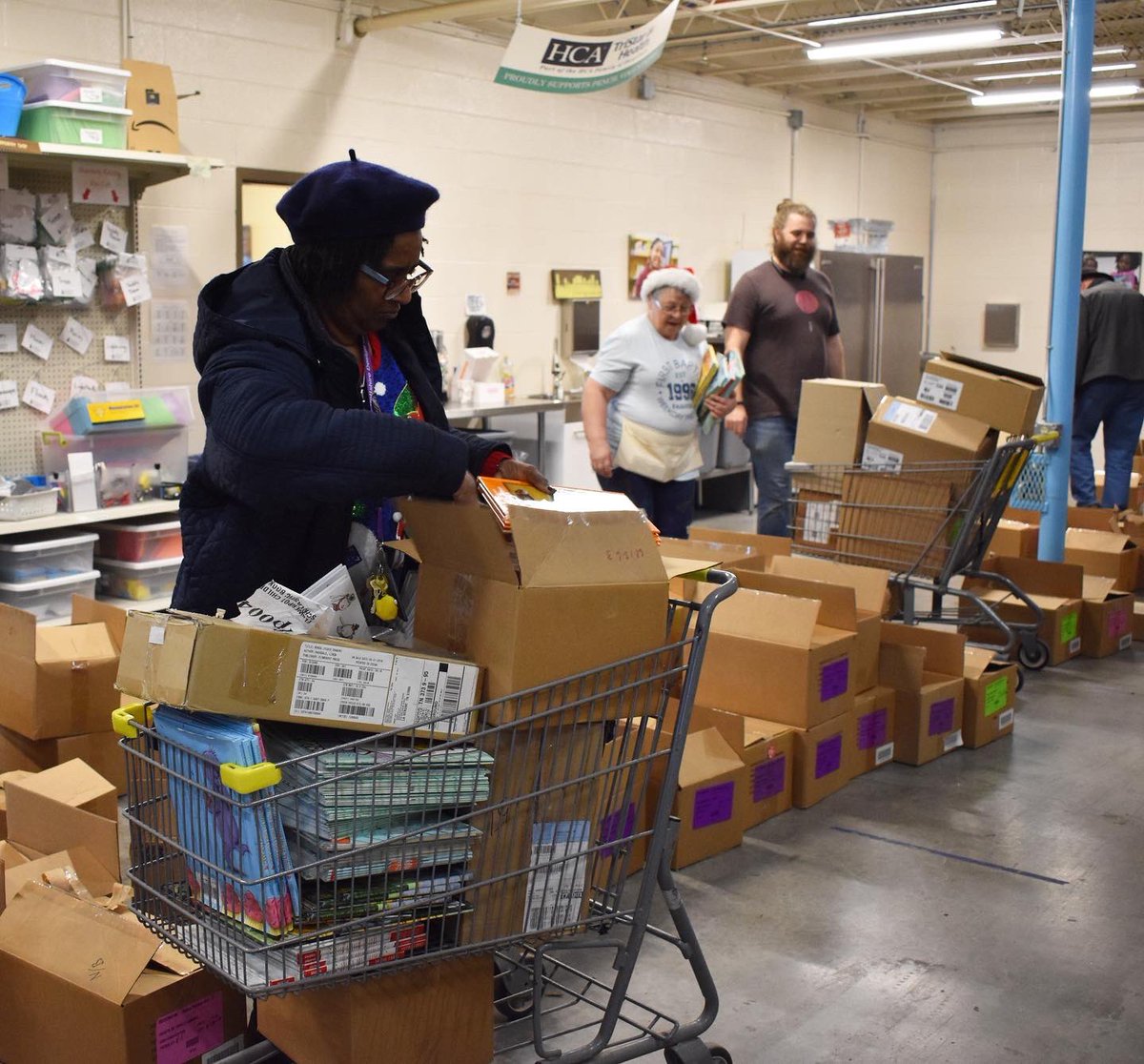 PENCIL4Schools's tweet photo. And thatโs a wrap! The #DGPENCILBox saw more than 400 @MetroSchools educators this week, as we were able to close out the semester with two mass giveaways.
Today, teachers were able to stock up on sets of books thanks to a generous donation of new books from @DollarGeneral. https://t.co/FY1kJUzl3J