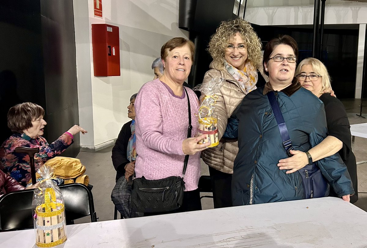 IMarcuello's tweet photo. Asociacion de mujeres Bienvenidas. Todo@mi Apolo como des-de ha e añis por la gran labor #acogida #donesdebarri #barridedones https://t.co/qJneAxNAFq