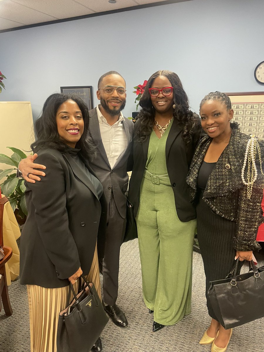 JasmineForUS's tweet photo. The holidays can be bittersweet, and with this being the *Final* Annual Holiday Open House hosted by @RepEBJ, we’re all reflecting on 30 years of servant leadership (and good cheer)!

Thank you, Congresswoman, and thank you #TX30 for making this Annual Toy Drive a great success🎁 https://t.co/LJ2HNT41HD