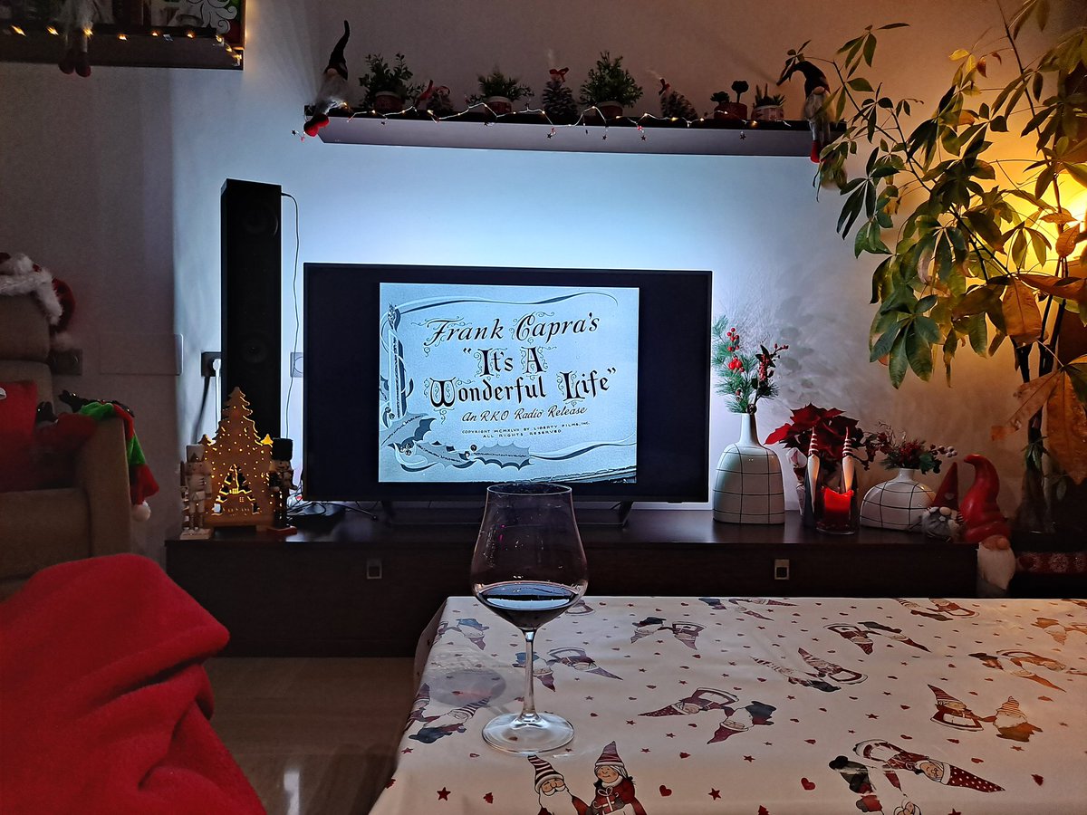 peiafresa's tweet photo. ยกQuรฉ bello es vivir! Preciosa y emotiva pelรญcula que hay que ver cada Navidad #quebelloesvivir #frankcapra #jamiestewart #donnared https://t.co/y6FHn4ZGA5