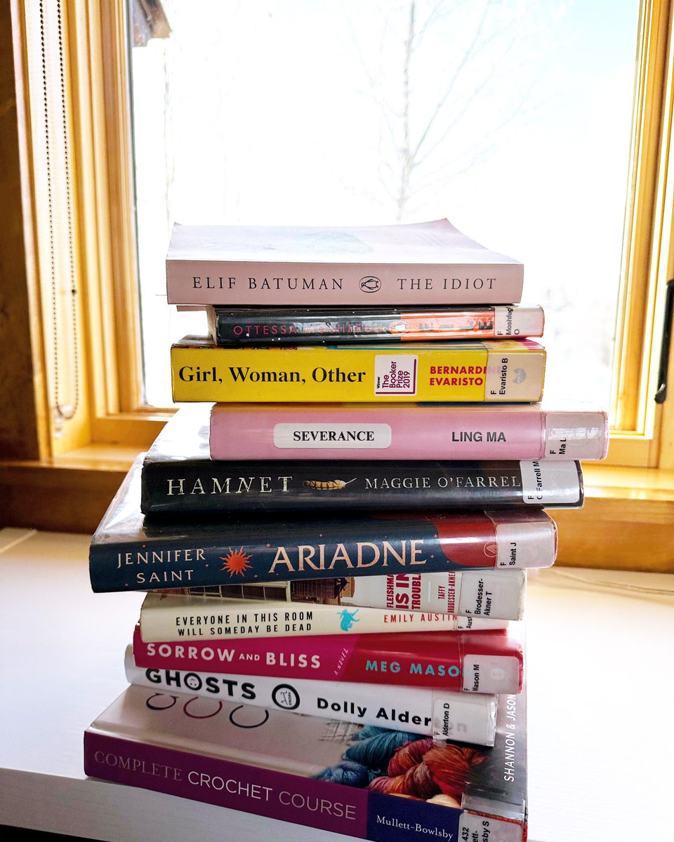 ReadWriteandMe's tweet photo. maybe I placed too many holds, maybe it was just right. here’s a tour of the 10 books in my first batch of winter break reading: https://t.co/UfSGzqWggm #amreading #bookstagram https://t.co/Myd9hks1nl
