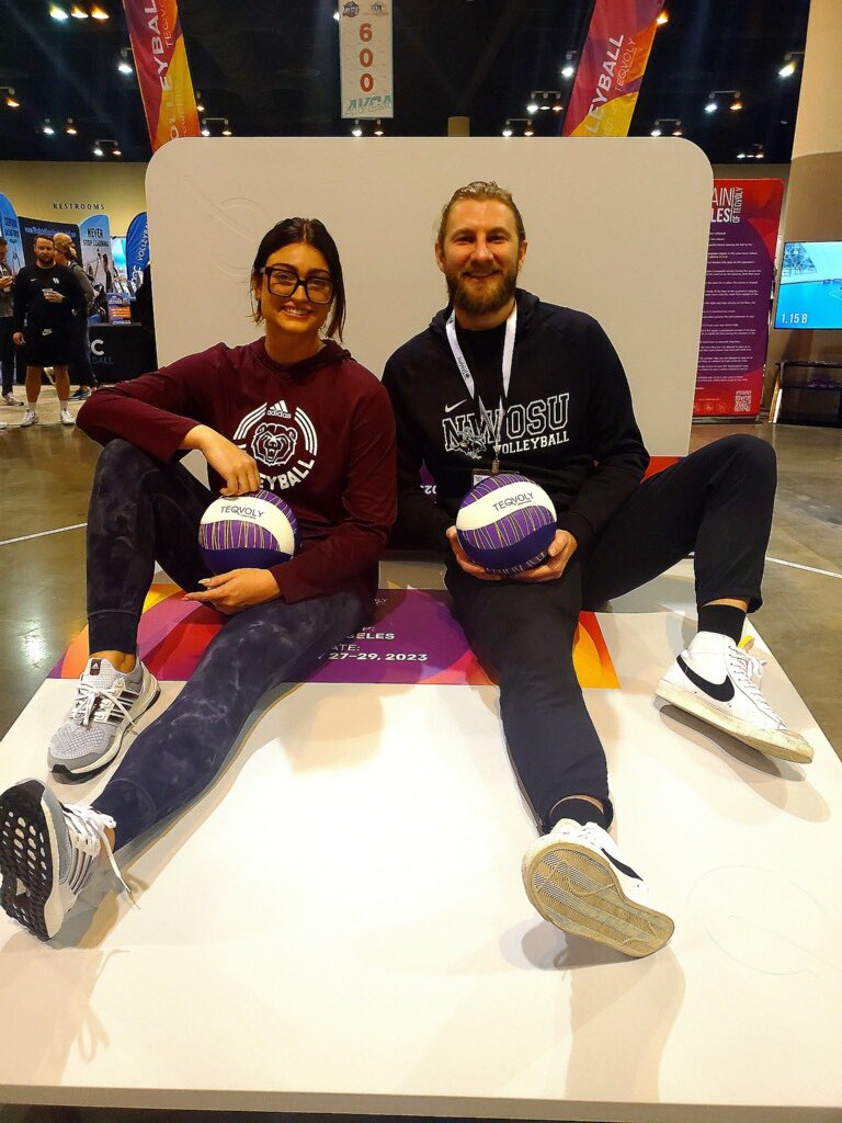 Had a little fun at the <a href="/AVCAVolleyball/">AVCA</a> Convention!  Table volleyball champs 💪💪🏐🏐  #volleycon #champs