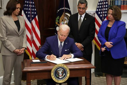 MikeSington's tweet image. Here’s a collection of President Biden’s non-digital trading cards. They’re images of a real President doing real things. Plus, you can print them out and have them for free.