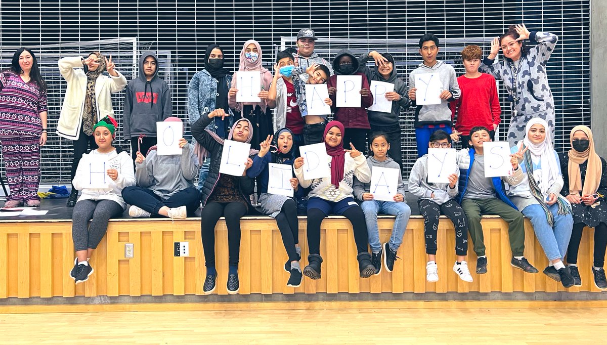 ProfeColumba's tweet photo. Happy Holidays from the Roadrunners in the Newcomer class!@MontgomeryCVUSD @CajonValleyUSD @MrsAllanOnline @BessmaGarmo https://t.co/E9TJT7c5sE