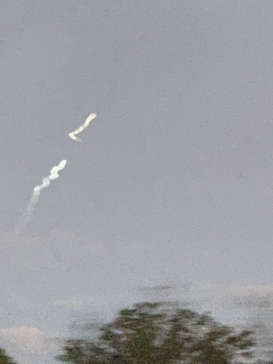 SRQGRL34's tweet photo. Falcon 9 launch from I-75. It was already gone before I realized it wasn’t a lantern. 😂 @elonmusk #SpaceX #Space #launch https://t.co/7wMgl8bJ3o