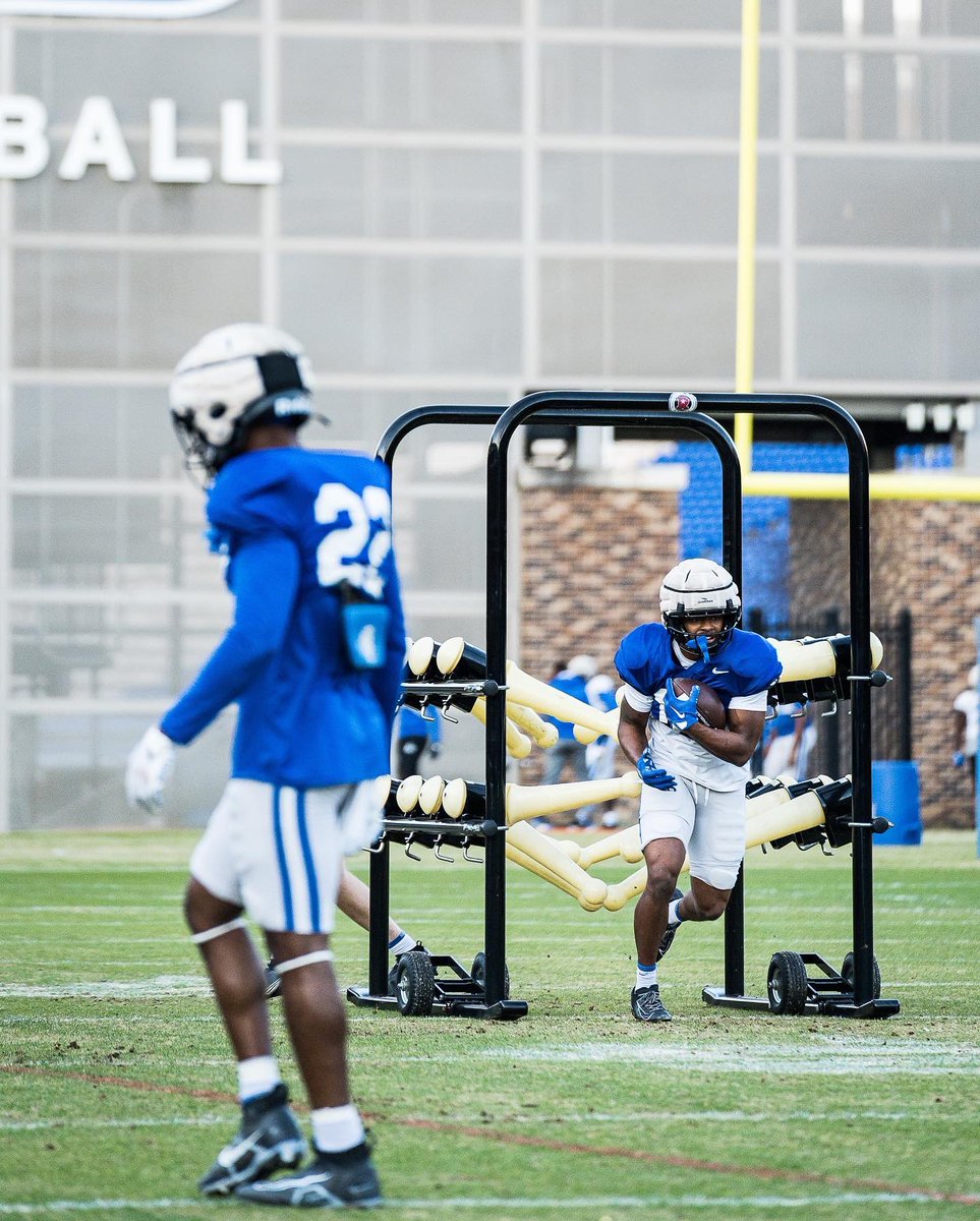 DukeFOOTBALL's tweet photo. Afternoon work 😈 https://t.co/5T9F2KcVD4