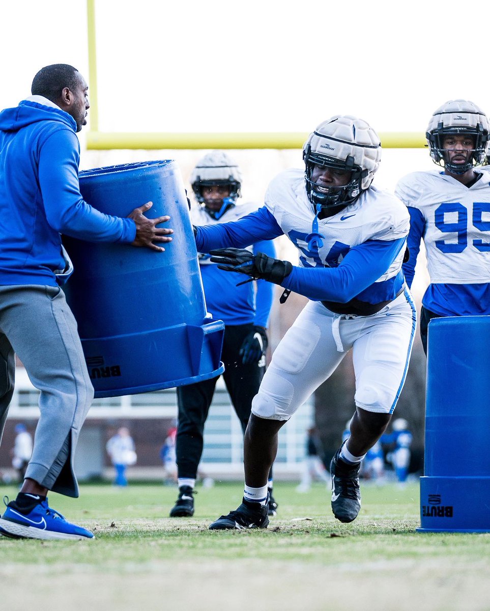 DukeFOOTBALL's tweet photo. Afternoon work 😈 https://t.co/5T9F2KcVD4