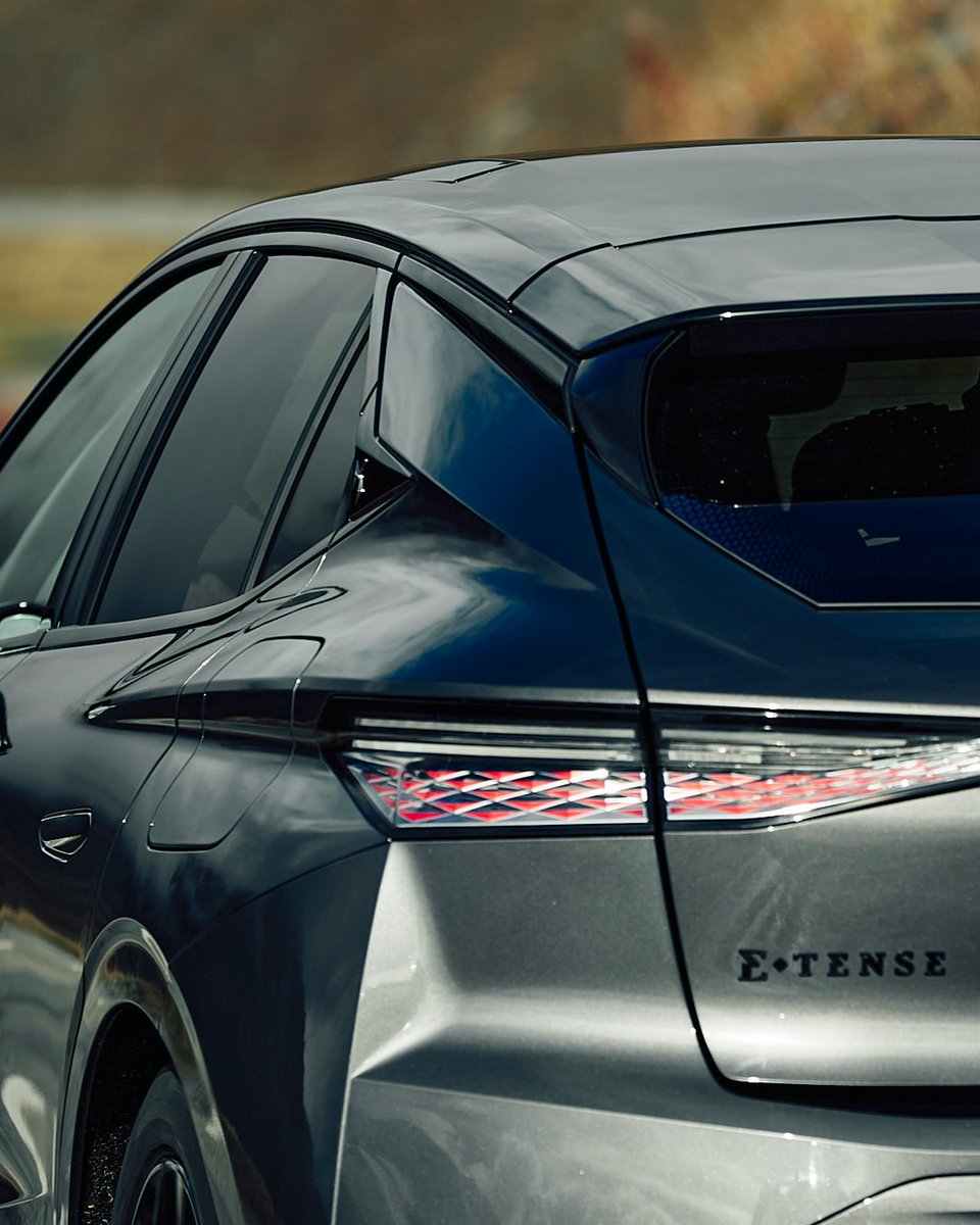 DS_Chile's tweet photo. La luz más brillante viene del estilo más oscuro.
#DSautomobiles
#DS4PERFORMANCELINE #DS4 #automotive https://t.co/W2r4NN1hpT