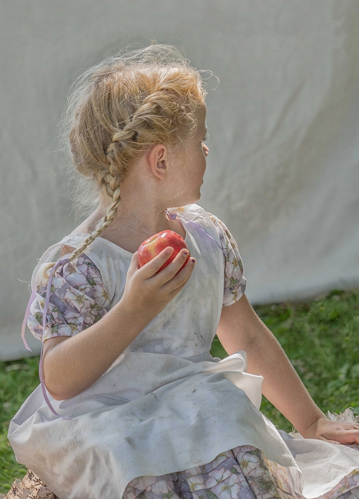 "Treasures" © John Diephouse
from the online exhibit Portrait: Self and Others. To view all the selected images please follow the link bit.ly/PPG-Portrait-S…

#photoplacegallery #fineartphotography #fineartphoto #portraitphotography #fineartportrait #portrait #portraitphoto