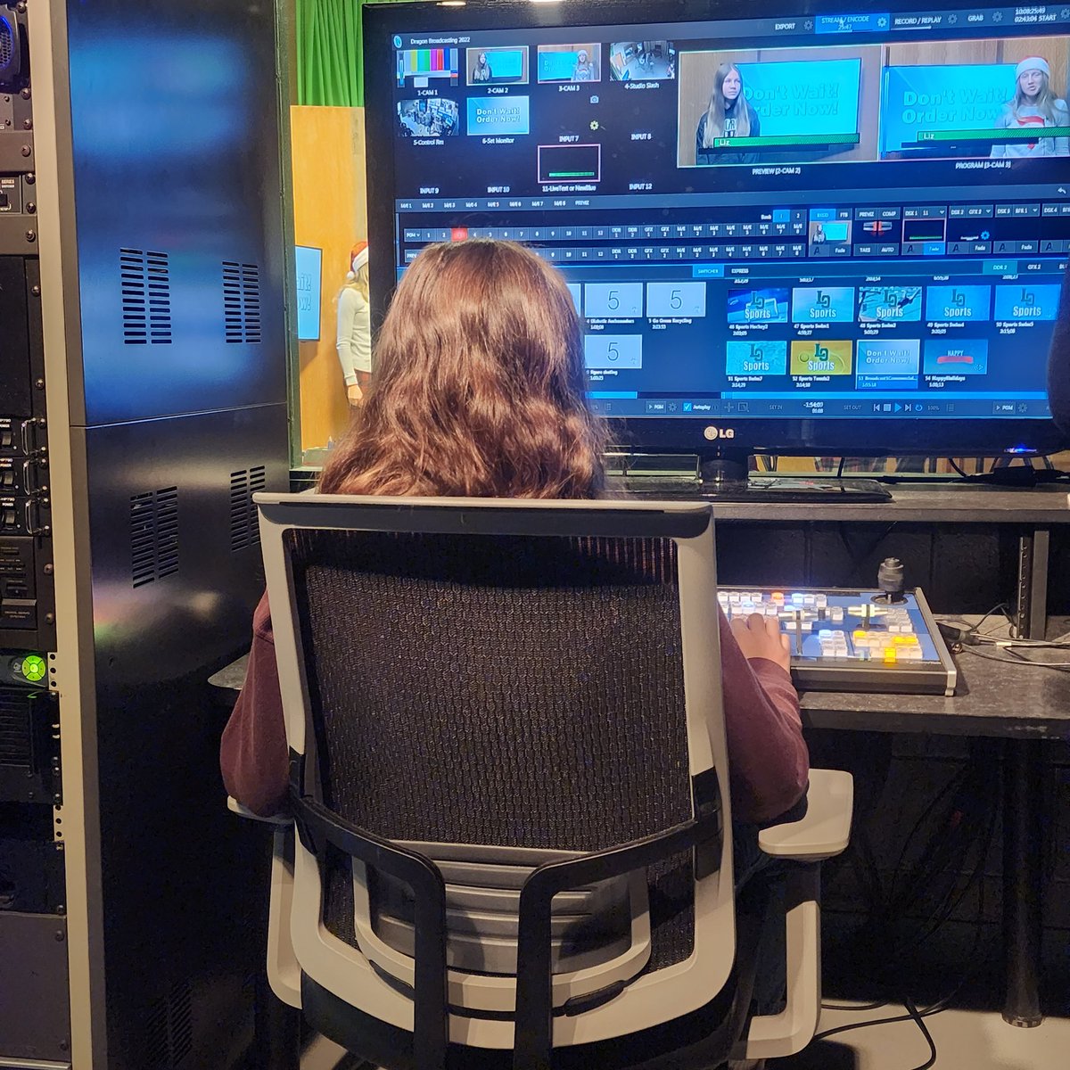 cathy_srock's tweet photo. Broadcasting 1 started their fake product infomercials in the @dragoncast TV studio today. #srockbc1 #alwayslakeorion #broadcastingteacher #wdbc @LakeOrionHS_CTE @LkOrionHS https://t.co/Os9pzGDdRd