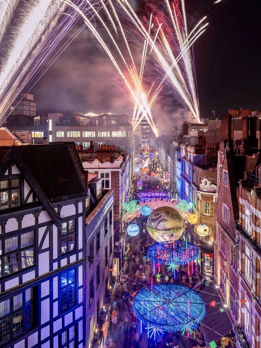 “Christmas decorations in Carnaby Street, London” #CarnabyStreet #London #UK ⁦<a href="/CarnabyLondon/">Carnaby London</a>⁩ ⁦<a href="/visitlondon/">Visit London</a>⁩ ⁦<a href="/londonpopbox/">Londonpop</a>⁩ 🇬🇧 #Christmas2022 #festiveseason #decorations #lights #colours #magical #cityscape #photography by <a href="/TMnikonian/">TMnikonian</a> | IG 📸🌟💜