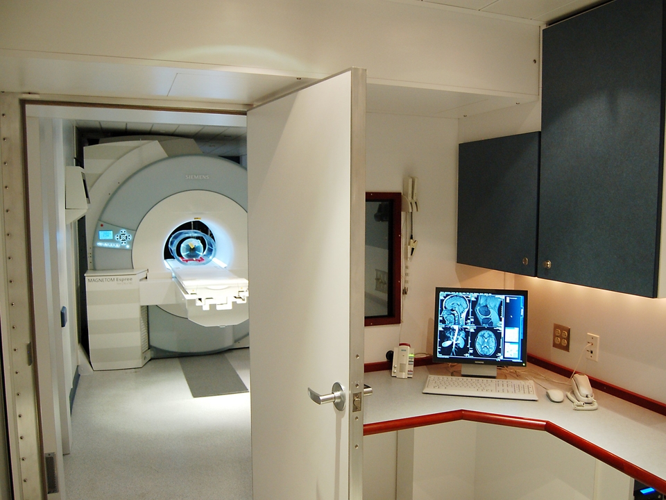 USEDMRI's tweet photo. Amber Diagnostics offers full-service mobile MRI solutions from a custom trailer and equipment refurbishment to complete interior planning and design. 
#amberdiagnostics

CLICK THE LINK BELOW FOR MORE INFO AND PRICING
https://t.co/jOpfhekQpV

#MRI #MRItrailer #medicaltrailer https://t.co/zLR7YVpiK8