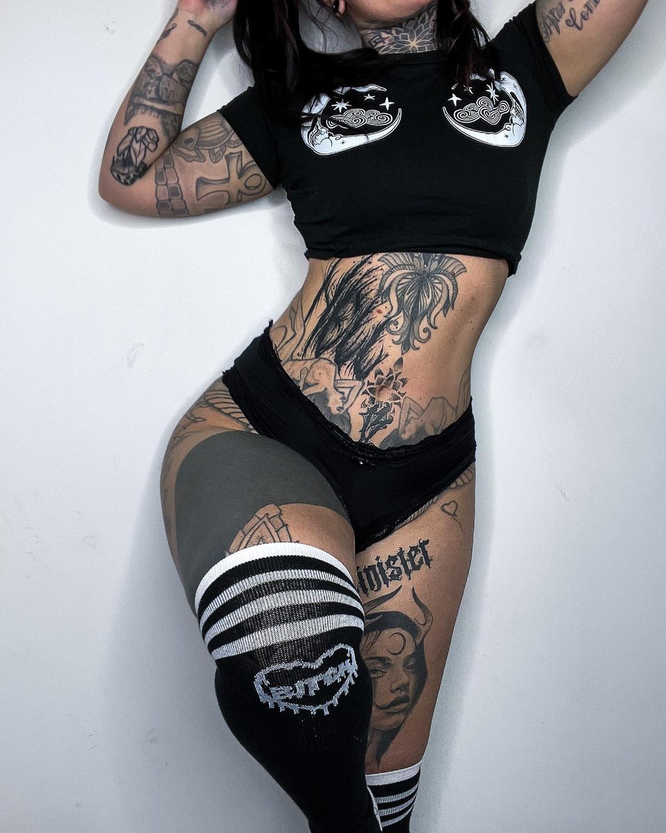 toofastclothing's tweet photo. Crop Tops and High Socks >>>>
Name a better sleep wear combo in the comments
๐ท @rune_wolves
โโโ
:โ
โ
SHOP NOW โ
https://t.co/i3sHtBEiPg โ
โ
:โ
:โ
โ
โ
#toofastclothingโ
#gothaf #altfashion #gothclothing #alternativeclothing #goths #nugoth #goth #alternativegirls https://t.co/QZWaXS1JqE