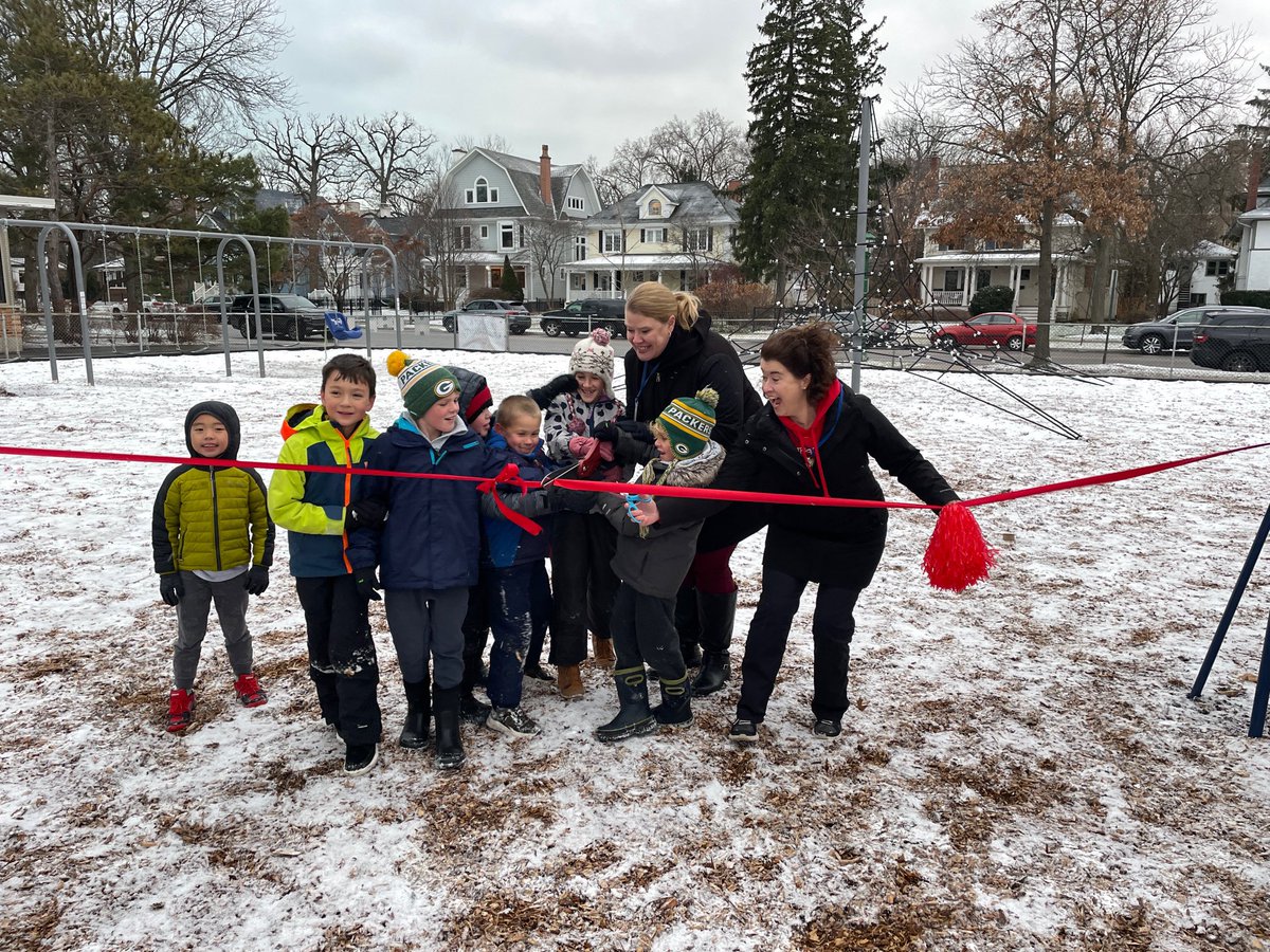 We had a successful ribbon cutting ceremony on the new playground! Thank you to to the PTA's executive board, D39 Board of Education, staff, and entire community for your support. ⁦<a href="/Wilmette39/">Wilmette Public Schools</a>⁩ ⁦<a href="/ExploreCentral/">Central School Foxes</a>⁩ ⁦<a href="/KariCremascoli/">Kari Cremascoli</a>⁩