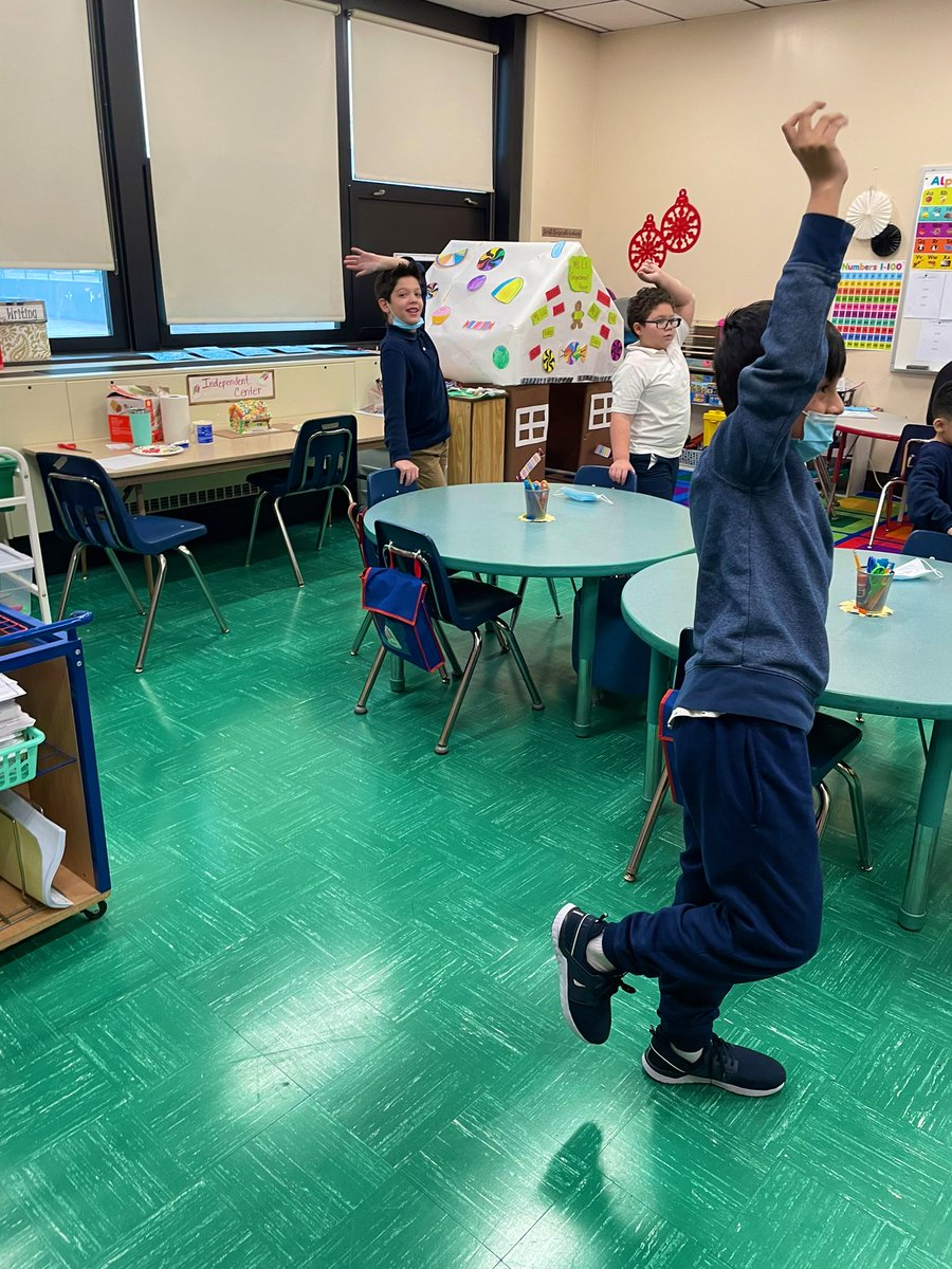 This afternoon we decorated Gingerbread houses &amp; had our weekly mindfulness visit from Mrs. Damora! We learned the “tree pose,” and practiced breathing techniques while balancing on one foot! #AFridayWellSpent🧘🏼‍♀️🤍<a href="/S5_Belleville/">@S5_Belleville</a> <a href="/BPS_Spec_Serv/">Belleville Special Services Department</a>