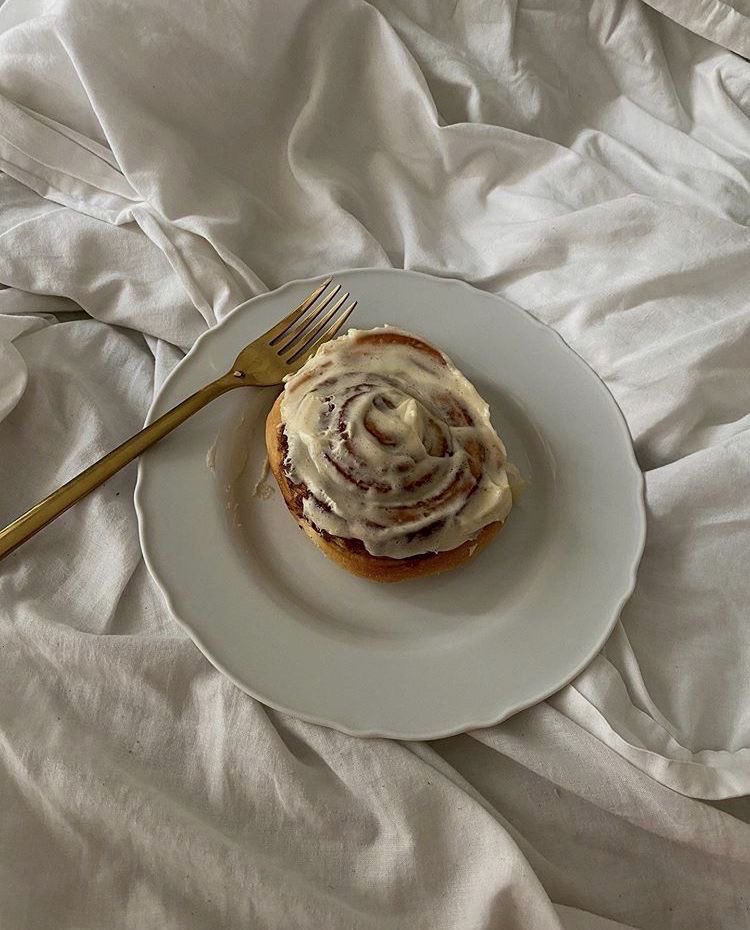 BakeryArmy's tweet photo. 💜Delivered by: taehyung and jungkook!

💜 From: anon

💜To: @hopekolove

💜Message: "It's enough for me to be sure that you and I exist at this moment."

— Gabriel García Márquez, One Hundred Years of Solitude 

💜 Song to listen to: J's lullaby - Delaney Bailey https://t.co/dTPURzAImN