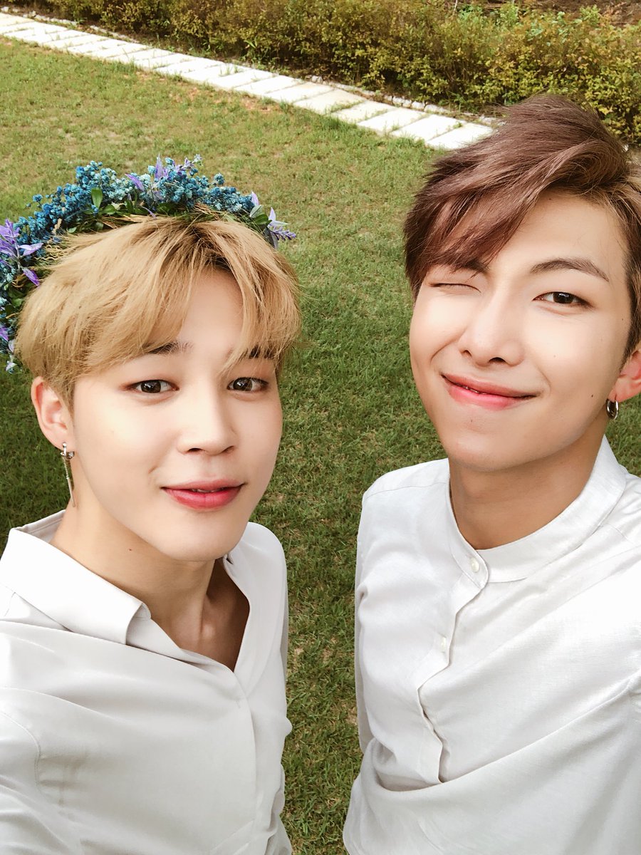 BakeryArmy's tweet photo. 💜Delivered by: Namjoon and jimin!

💜 From: Snowieee

💜To: @Jeonwoongiii

💜Message: Hey my babie have a nice day muwahhhhh 💗

💜 Song to listen to: Friends by BTS https://t.co/OY8JIOqGT3