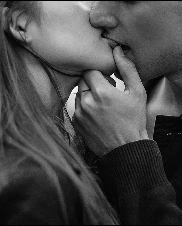 viroalca's tweet photo. No exagero cuando digo que me encanta hablar contigo, saber de ti, que me cuentes tu día, me fascina sentir el dulce de tus labios…Mujer https://t.co/cfGAWYg3dn