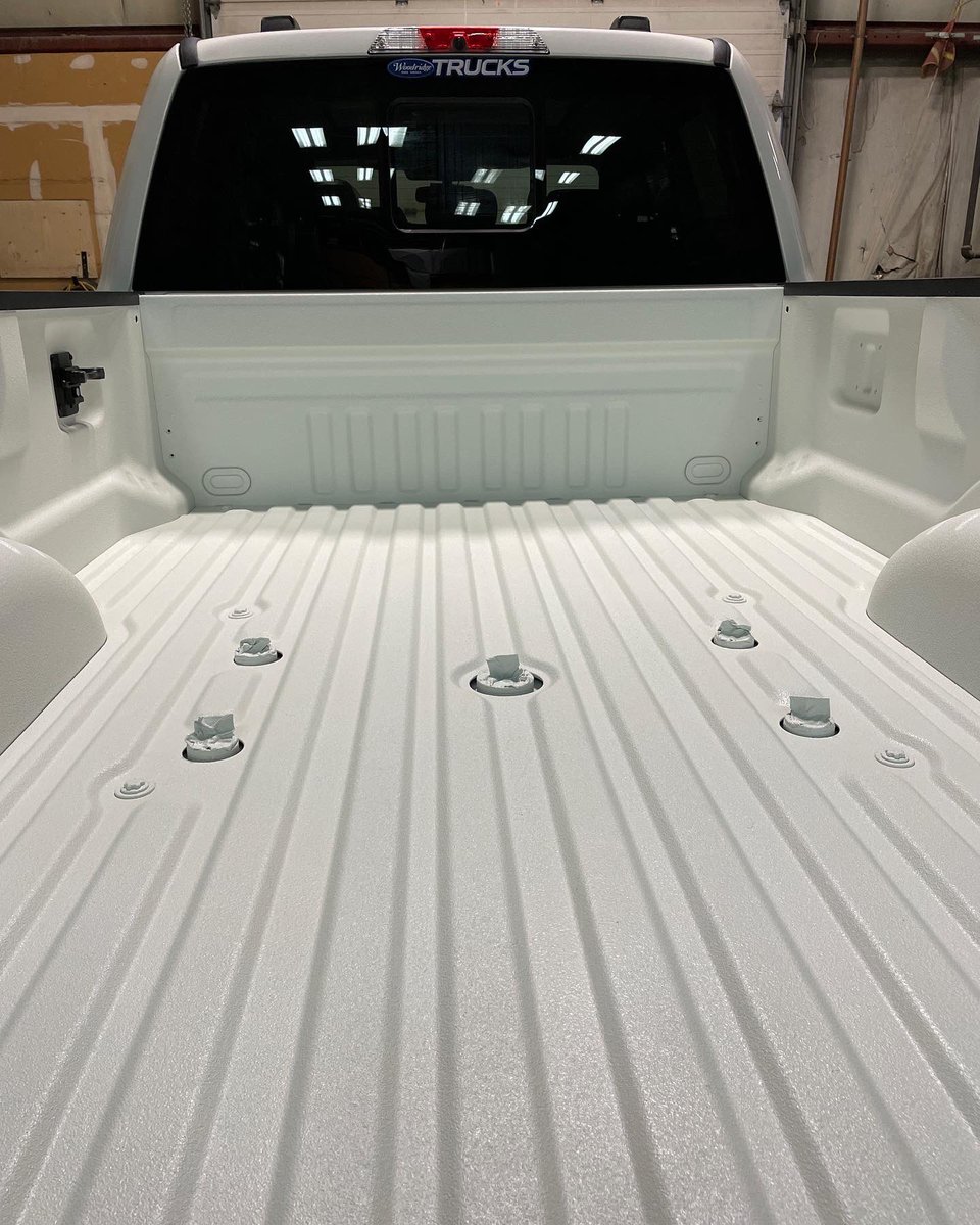 calgary_x's tweet photo. Yes! We do WHITE! 
(⛄️It matches the snow⛄️)
Call TODAY about yours
📞North 403-291-3030
📞South 403-243-3779
❄️❄️❄️❄️❄️ #linex #linexit #calgarytrucks #protection #tough https://t.co/PYBUxAMSJD